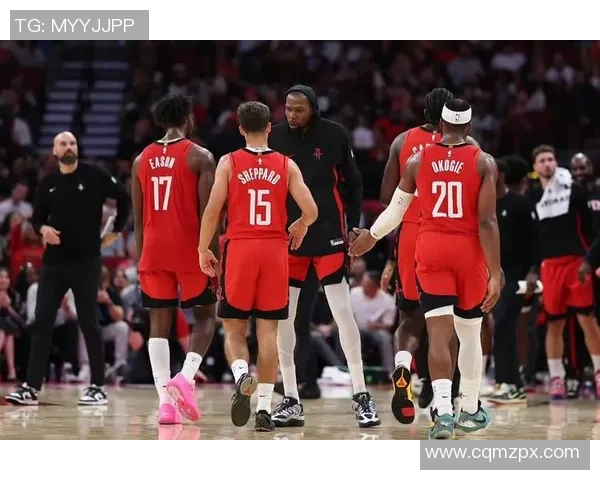 活塞主力中锋因伤缺阵，球队面临内线危机